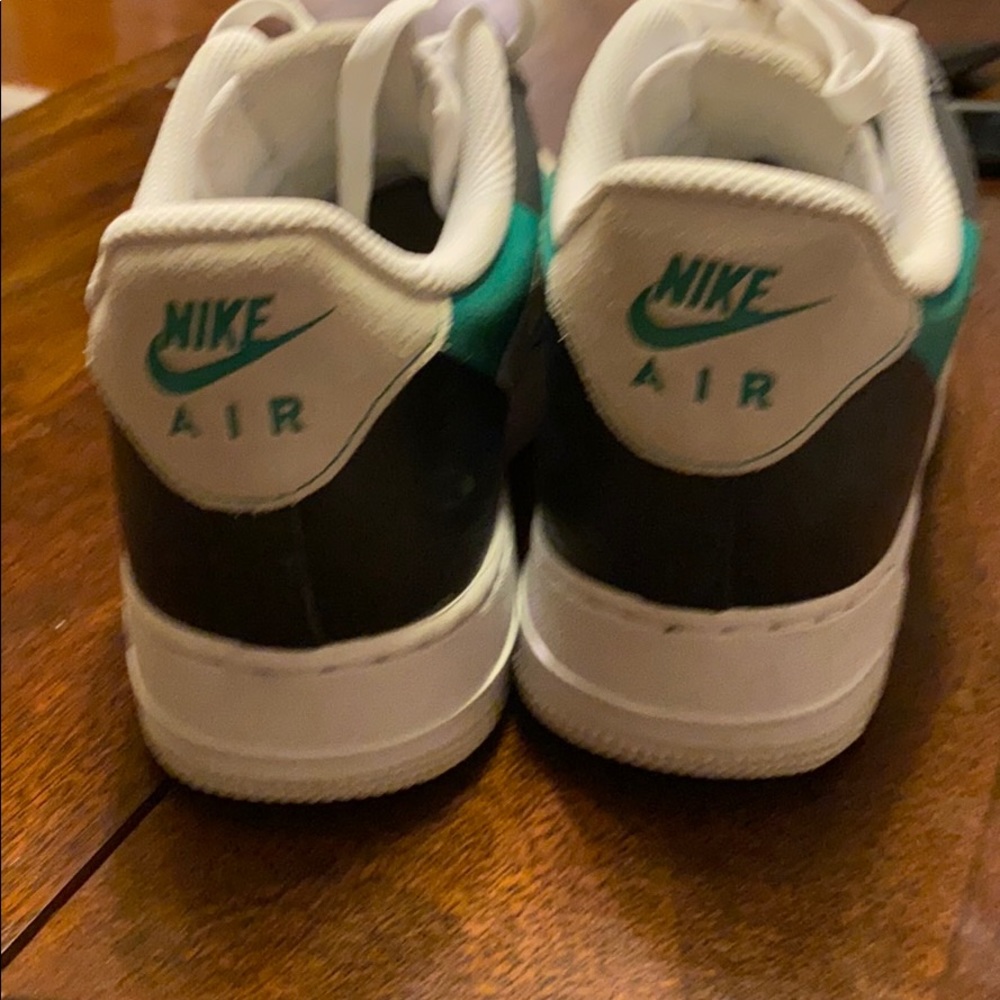 Men’s Nike Air Force One - Picture 4 of 5
